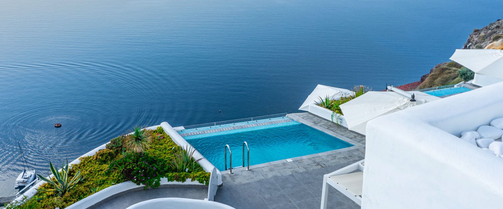 Luxury Villa Sintra amenities infinity pool and spa